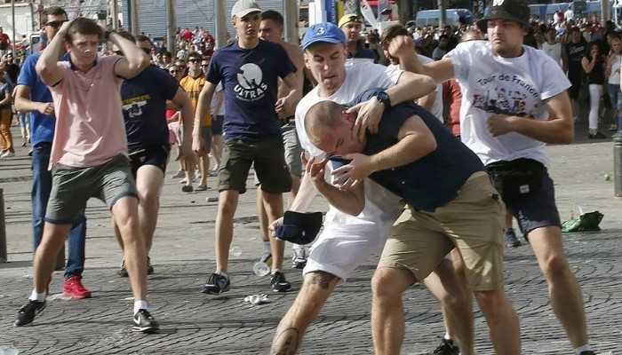 hooligan bóng đá là gì